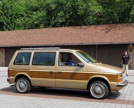 dodge-1994-grand-caravan3-600-001