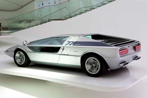 maserati-boomerang-concept-rear-static-600-001