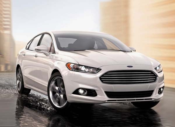 2015-ford-fusion-front-action1-600-001
