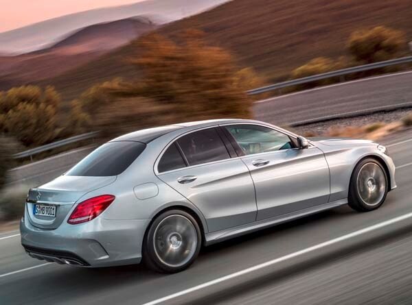 2015-mercedes-benz-c-class-sedan-rear-pan-action-600-001