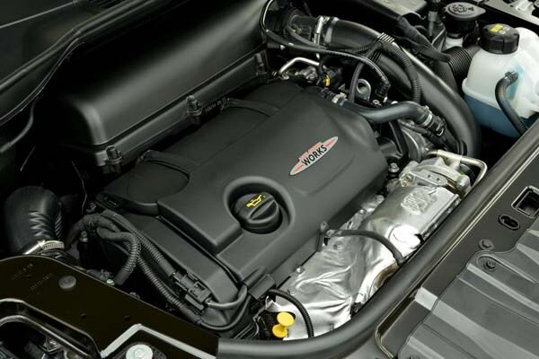2015-mini-paceman-john-cooper-works-engine-detail-600-001
