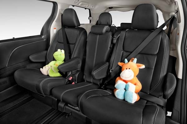 2015-toyota-sienna-interior-second-row-seats2-600-001