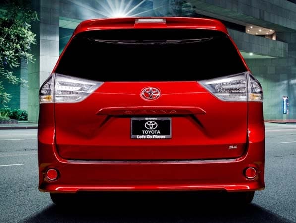 2015-toyota-sienna-tail-on-static-600-001