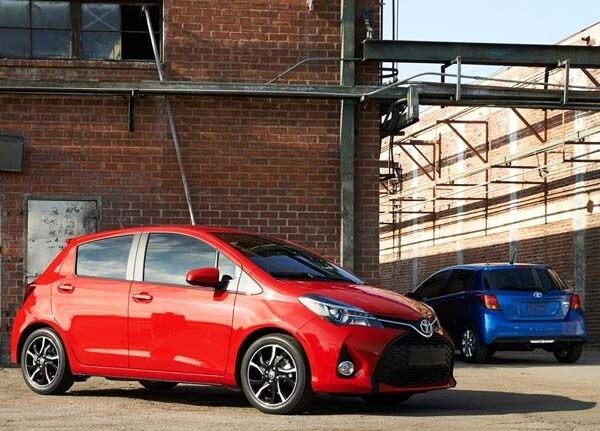 2015-toyota-yaris-front-rear-static-600-001
