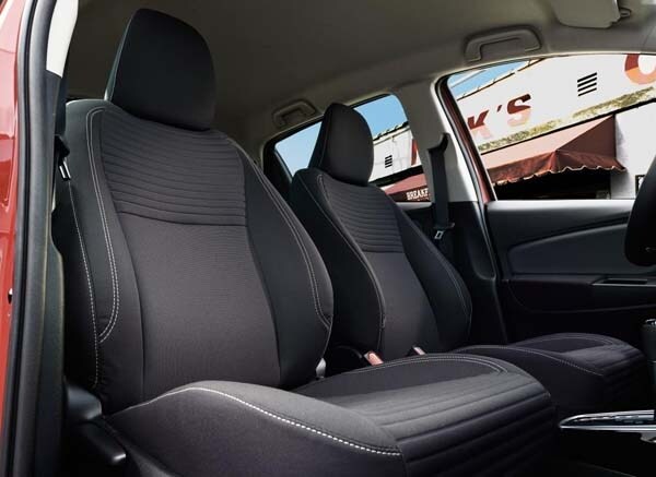 2015-toyota-yaris-interior-front-detail-600-001