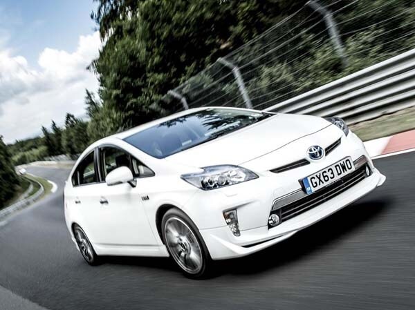 toyota-prius-plug-in-nurburgring-mpg-mark-front-action-lead-600-001
