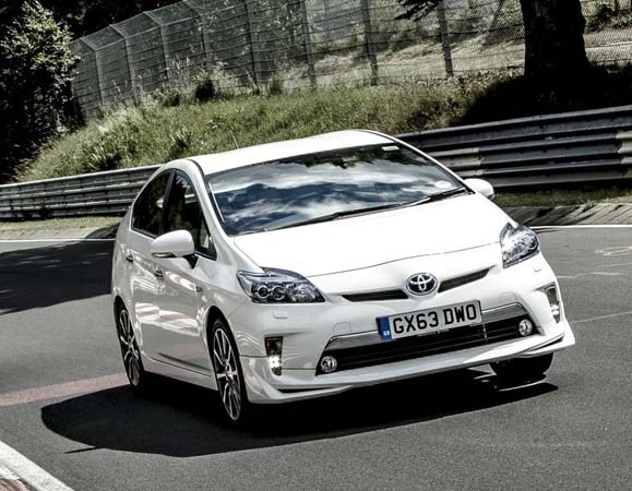 toyota-prius-plug-in-nurburgring-mpg-mark-front-static-600-001