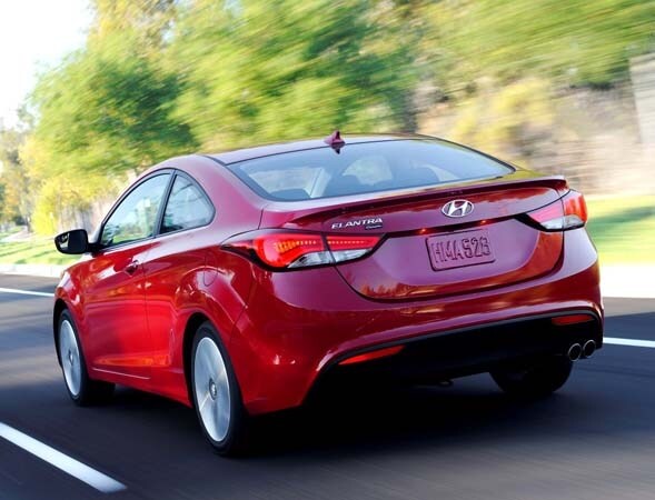 2014-hyundai-elantra-coupe-rear-action-600-001