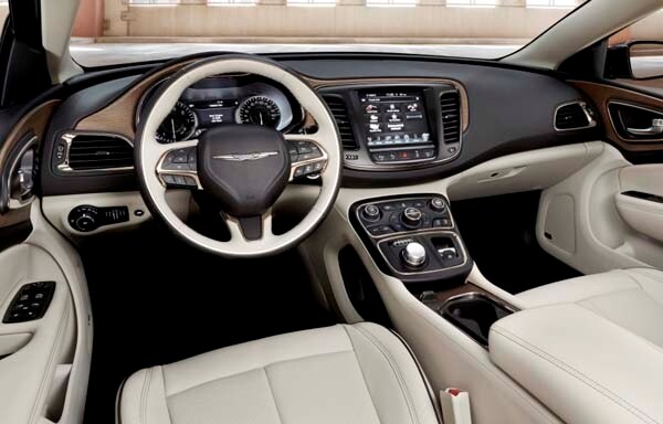 2015-chrysler-200interior-front-600-001