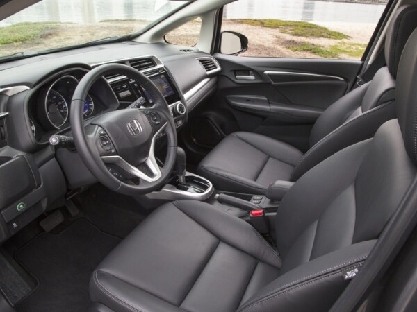 2015-honda-fit-interior-front1-600-600-001