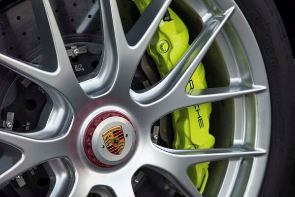 2015-porsche-918-spyder-_20_-600-001
