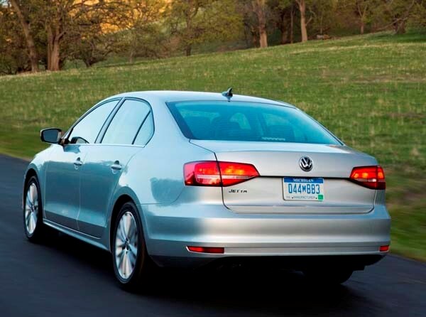2015-volkswagen-jetta-rear-action-600-001