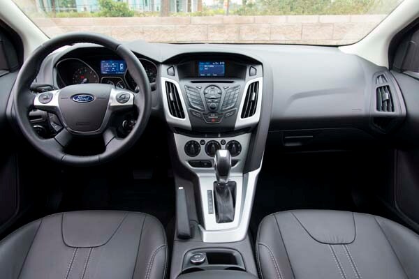 kbb_compact_sedans_049-600-001