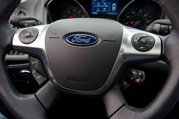kbb_compact_sedans_052-600-001