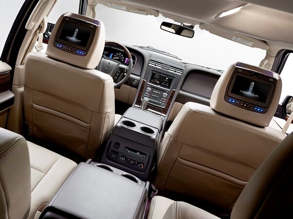 15lincolnnavigator_16_hr-600-600-001