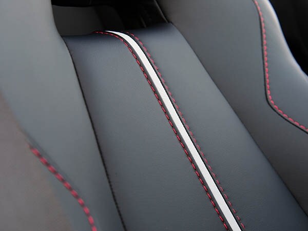 2015-aston-martin-v12-vantage-s-roadster-interior-05-600-001