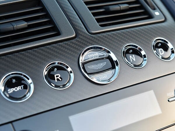 2015-aston-martin-v12-vantage-s-roadster-interior-09-600-001