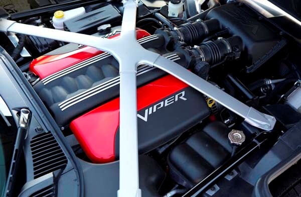 2015-dodge-viper-srt-gts-engine-bay-600-001