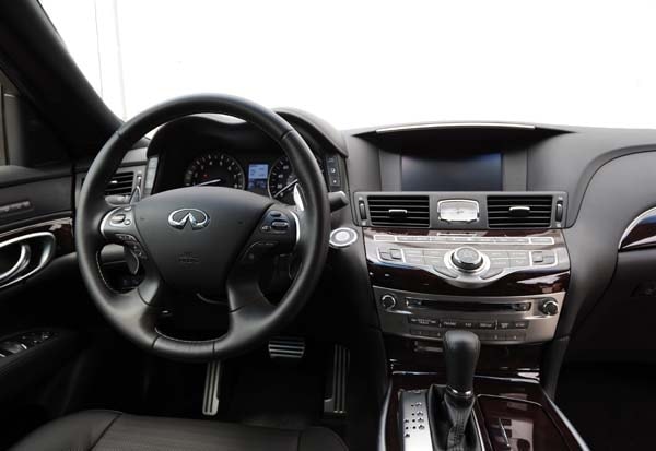 2015-infiniti-q70-and-q70l-13-600-001