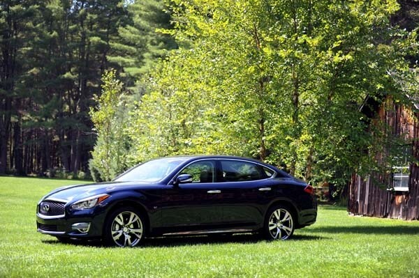2015-infiniti-q70-and-q70l-2-600-001