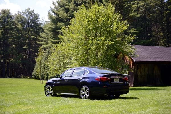 2015-infiniti-q70-and-q70l-27-600-001