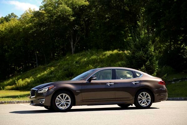 2015-infiniti-q70-and-q70l-32-600-001