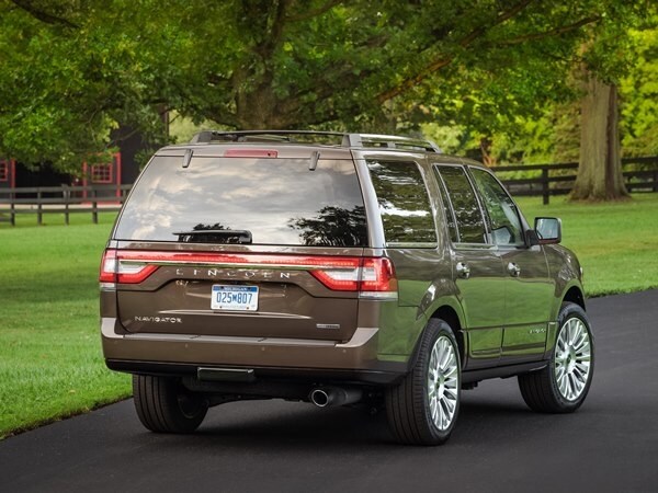 2015lincolnnavigator_08_hr-600-600-001