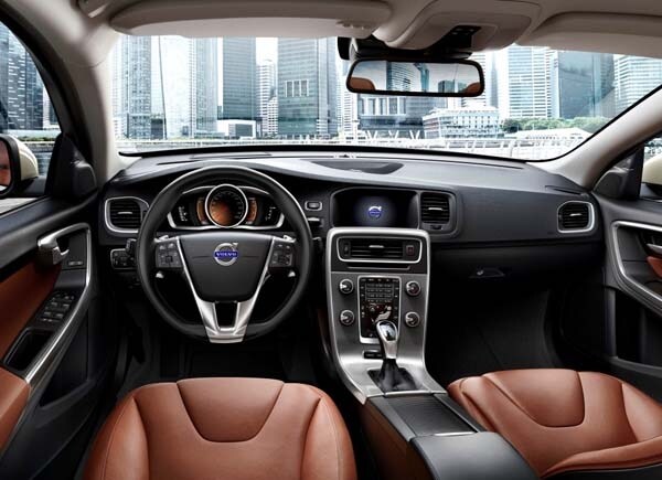 2016-volvo-s60l-front-seat2-600-001