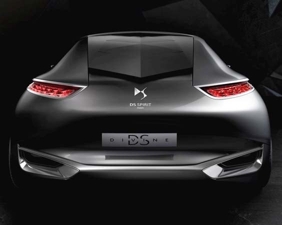 ds-divine-concept-tail-on-static-600-001