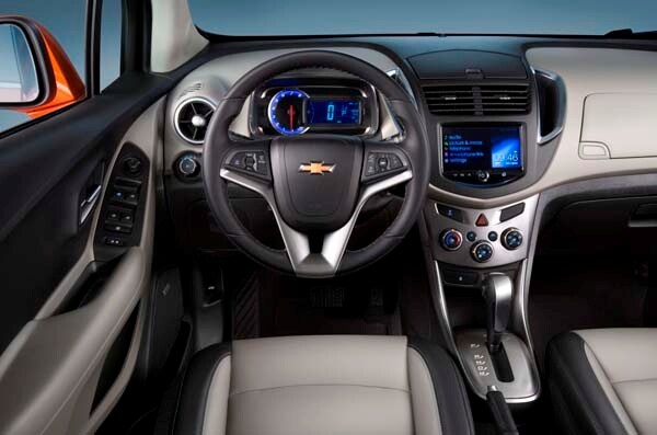 2015-chevrolet-trax-dash-detail-600-001