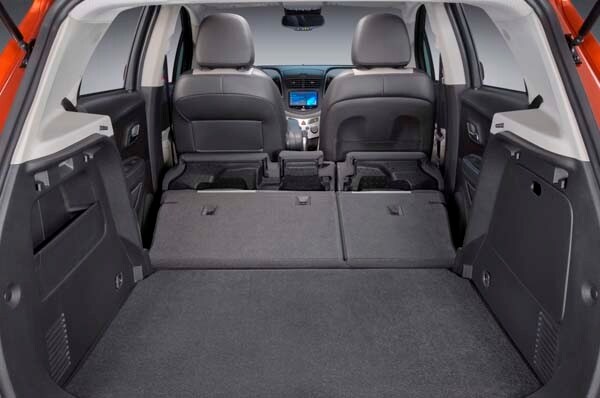 2015-chevrolet-trax-rear-seat-folded-600-001