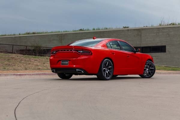 2015-dodge-charger-10-600-001