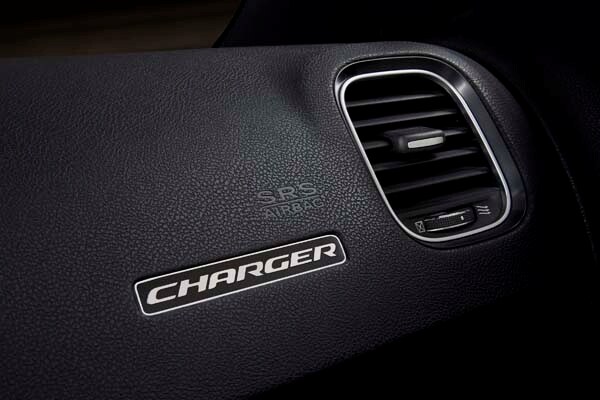 2015-dodge-charger-27-600-001