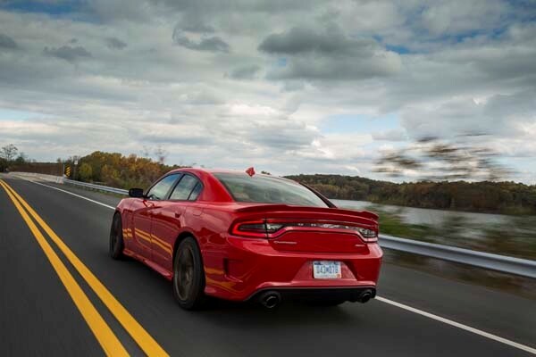 2015-dodge-charger-live-shot-16-600-001