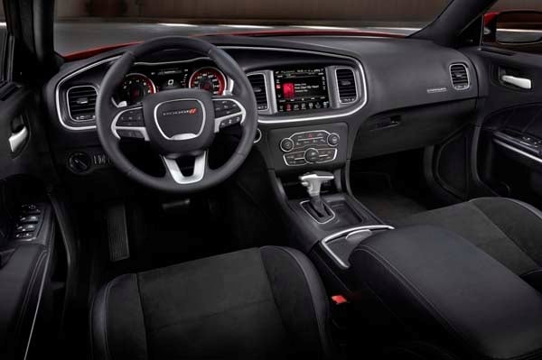 2015-dodge-charger-r-t-hemi-v8-interior-front1-600-001
