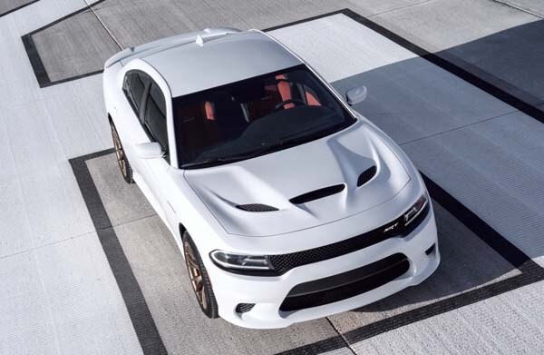 2015-dodge-charger-srt-hellcat-front-high-static2-600-001
