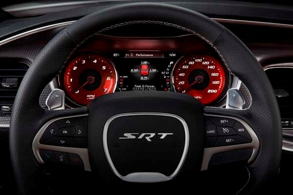 2015-dodge-charger-srt-hellcat-instrument-cluster-detail1-600-001