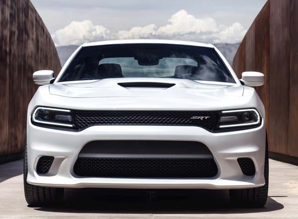 2015-dodge-charger-srt-hellcat-nose-on-static1-600-001