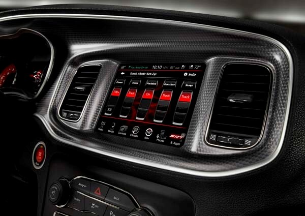2015-dodge-charger-srt-hellcat-performance-pages-uconnect-display2-600-001
