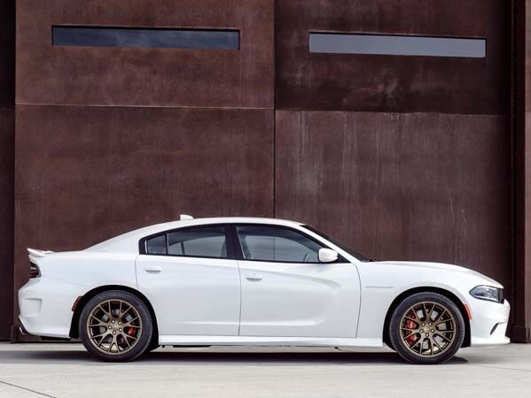 2015-dodge-charger-srt-hellcat-profile-static3-600-001