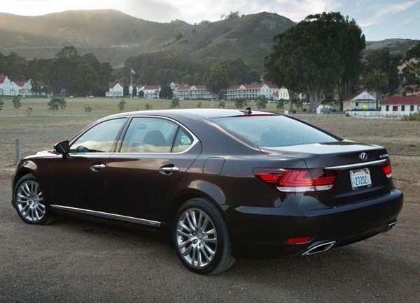 2015-lexus-ls600h-hybrid-rear-static1-600-001