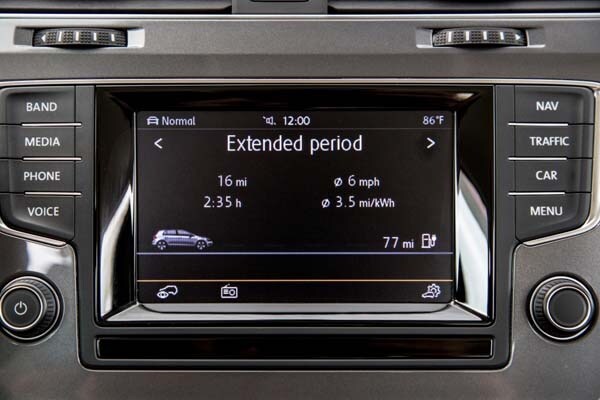 2015-volkswagen-e-golf-center-dash-display1-600-001