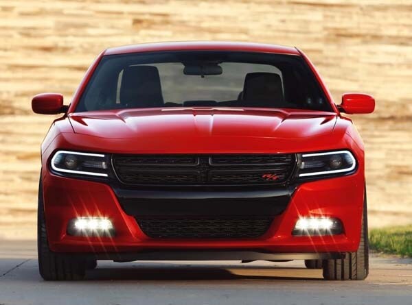 2016-dodge-charger-r-t-head-on-static1-600-001