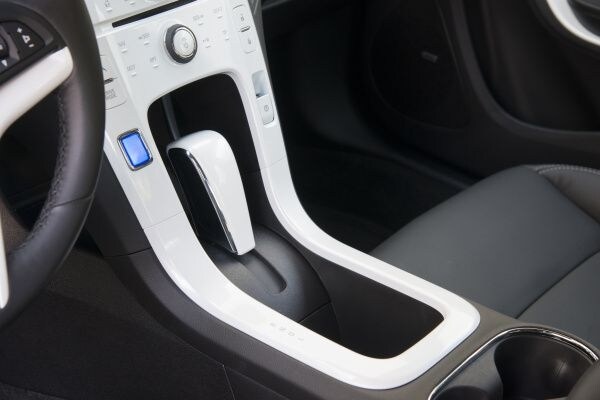 kelley-blue-book-best-buy-2015-chevrolet-volt-24-600-001