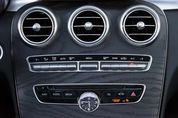 kelley-blue-book-best-buy-2015-mercedes-benz-c-class-28-600-001
