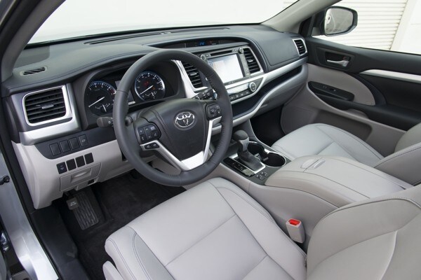 kelley-blue-book-best-buy-2015-toyota-highlander-20-600-001