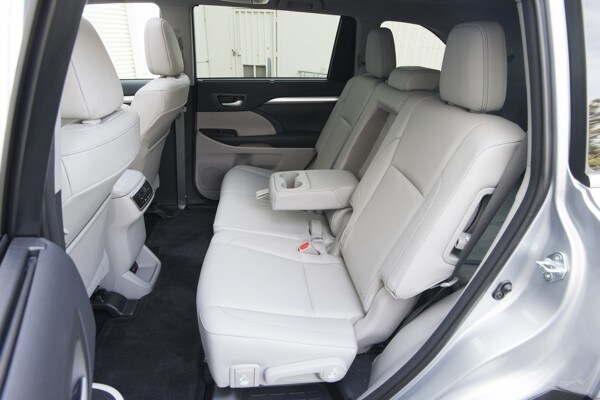 kelley-blue-book-best-buy-2015-toyota-highlander-37-600-001