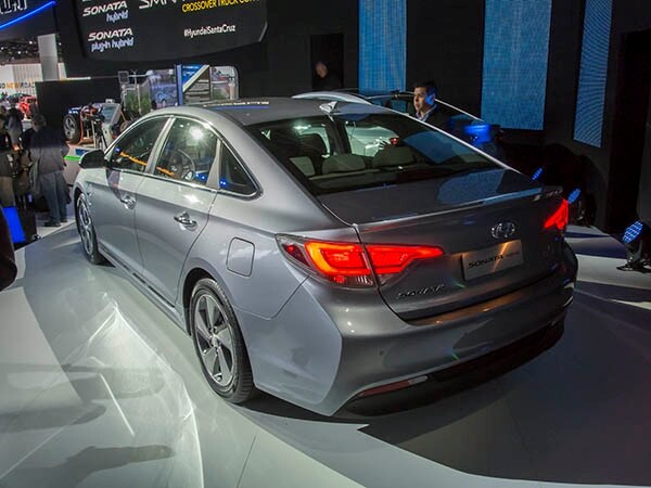 2016-hyundai-sonata-plug-in-hybrid-03-600-001