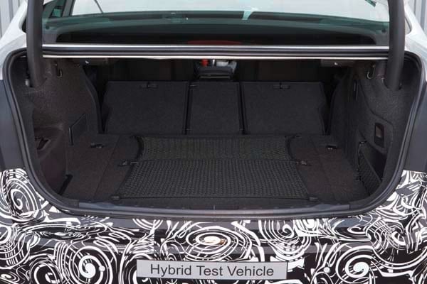 bmw-next-gen-plug-in-hybrid-powertrain-3-series-trunk-capacity-detail-600-001