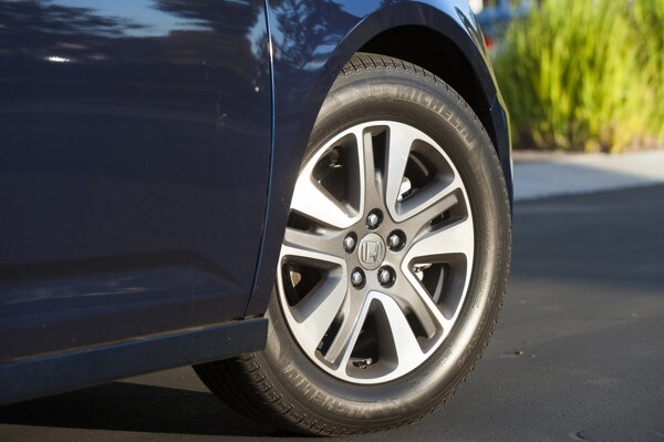 kelley-blue-book-best-buy-2015-honda-odyssey-15-600-001
